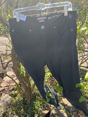 Levi's Black Athletic fit  Men's Jeans